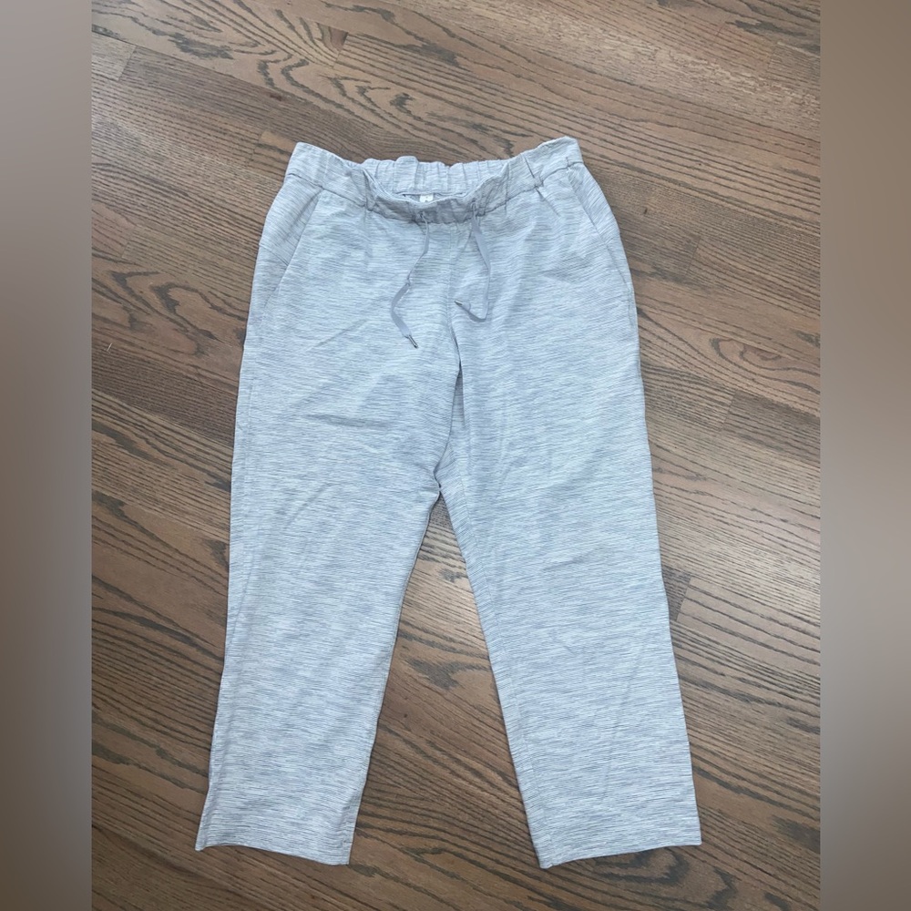 Lululemon athletic pants, Capri style